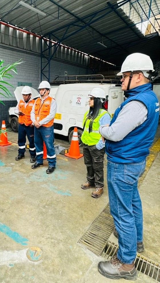 Equipo en inspección de planta